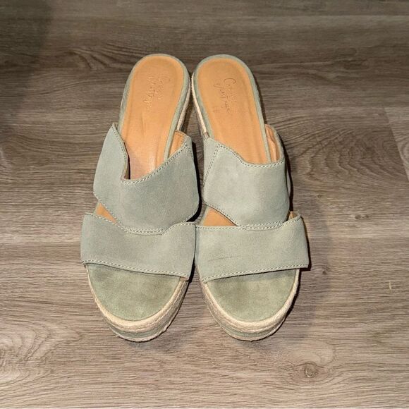 Crown Vintage Sage Green Wedges - Picture 3 of 11